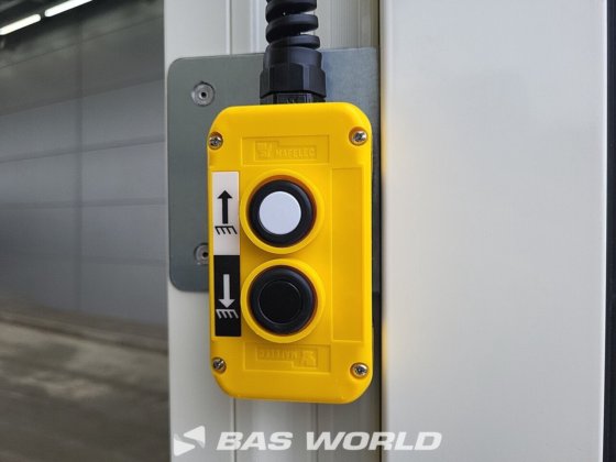 ボルボ 4X2 ボックスボディトラック