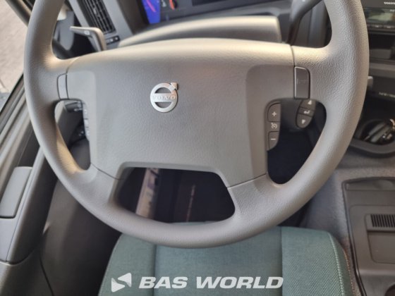 ボルボ 4X2 冷蔵トラック