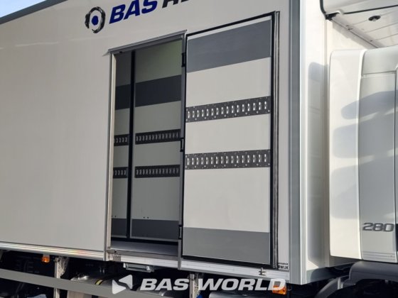 ボルボ 4X2 冷蔵トラック