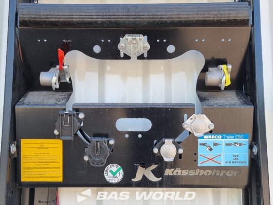 Kässbohrer 封闭箱体半挂车