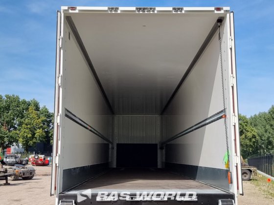 Kässbohrer 封闭箱体半挂车