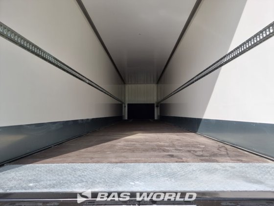 Kässbohrer 封闭箱体半挂车