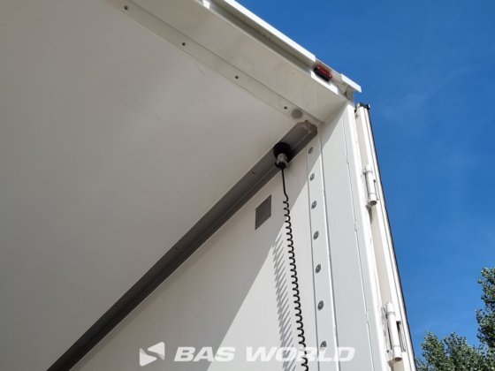 Kässbohrer 封闭箱体半挂车