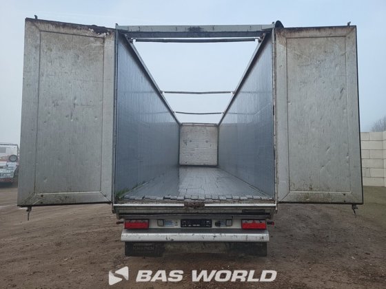 クナペン・ウォーキング・フロア