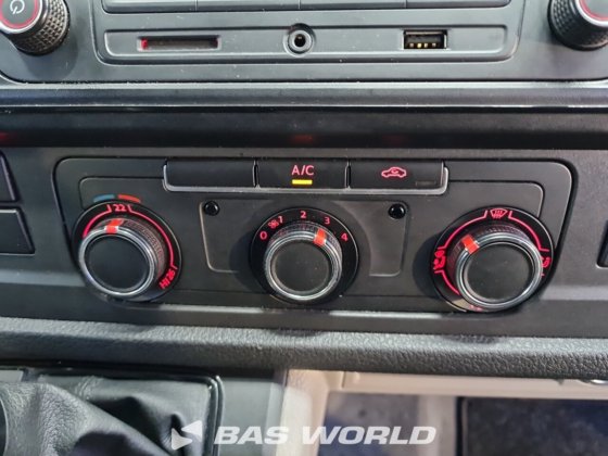 フォルクスワーゲン トランスポーター 150PK クローズドボックスバン