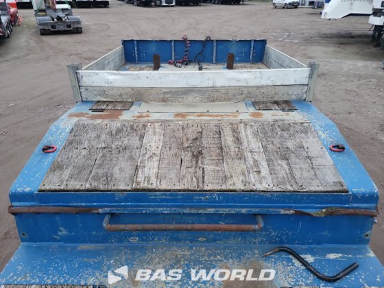 涡轮-荷特低平台半挂车