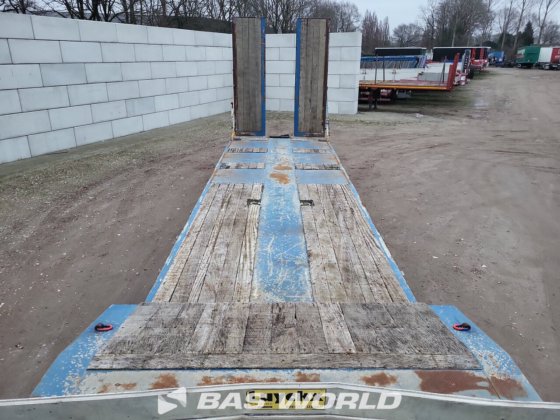 涡轮-荷特低平台半挂车