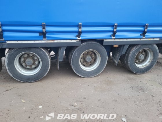 クローネカーテンサイドセミトレーラー