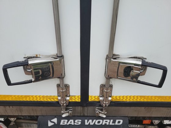 クローネ冷凍セミトレーラ