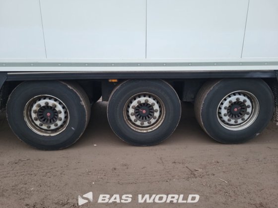 クローネ冷凍セミトレーラ