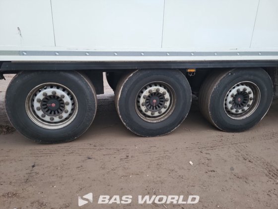 クローネ冷凍セミトレーラ