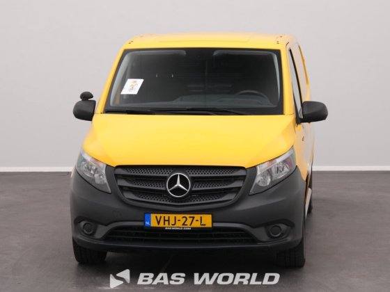 梅赛德斯 E-Vito 关闭箱货车