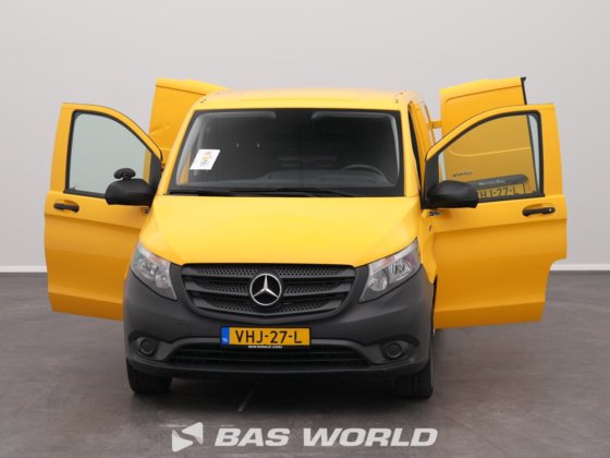 梅赛德斯 E-Vito 关闭箱货车