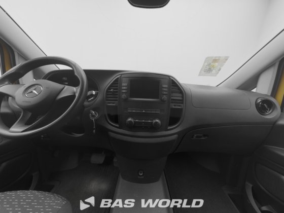 梅赛德斯 E-Vito 关闭箱货车