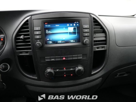 梅赛德斯 E-Vito 关闭箱货车