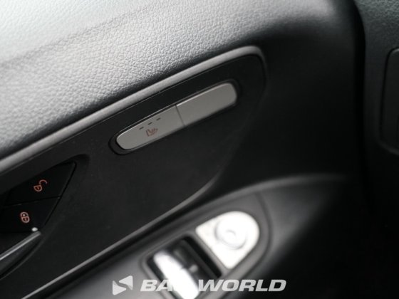 梅赛德斯 E-Vito 关闭箱货车