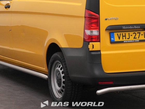 梅赛德斯 E-Vito 关闭箱货车