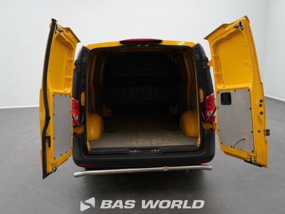 梅赛德斯 E-Vito 关闭箱货车