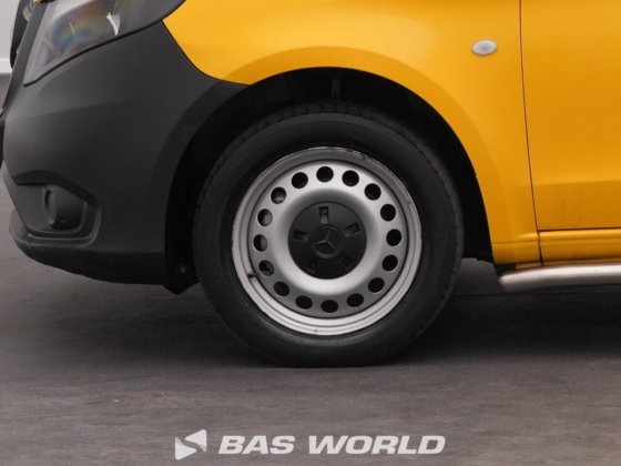 梅赛德斯 E-Vito 关闭箱货车