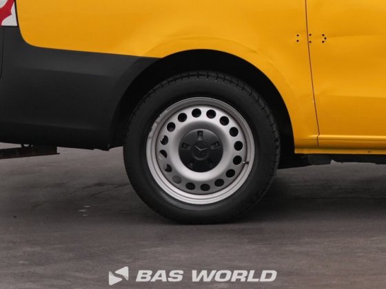 梅赛德斯 E-Vito 关闭箱货车