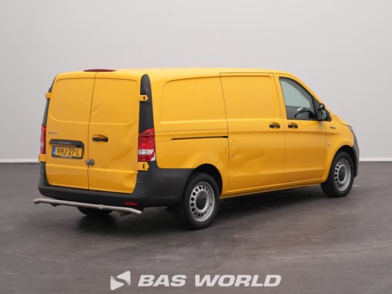 梅赛德斯 E-Vito 关闭箱货车