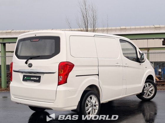 奔驰封闭箱式货车