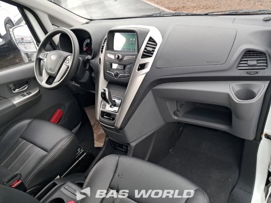 奔驰封闭箱式货车