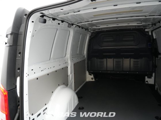 奔驰封闭箱式货车