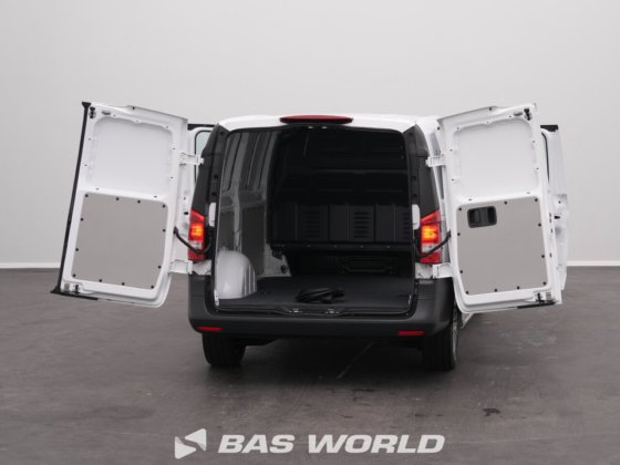 奔驰封闭箱式货车