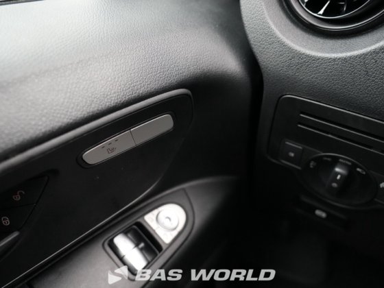 奔驰封闭箱式货车