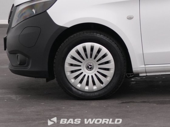 奔驰封闭箱式货车