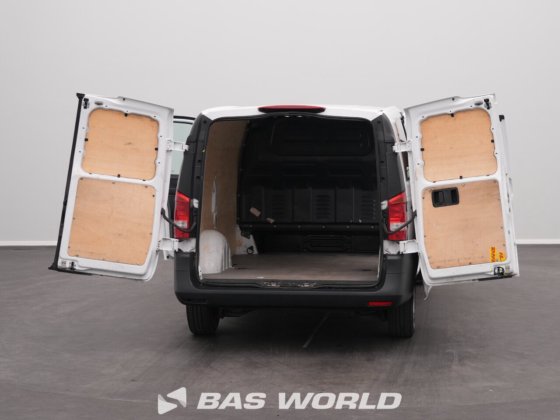 メルセデス・ヴィト111クローズド・ボックス・バン