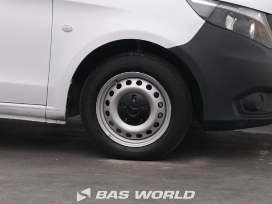 メルセデス・ヴィト111クローズド・ボックス・バン