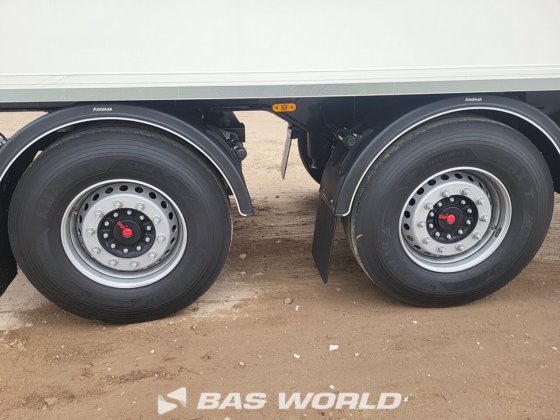 System Trailers 封闭箱式半拖车