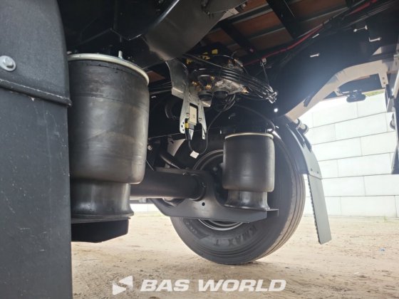 System Trailers 封闭箱式半拖车