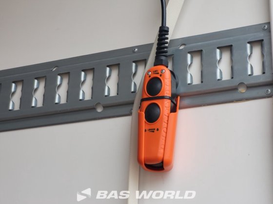 System Trailers 封闭箱式半拖车