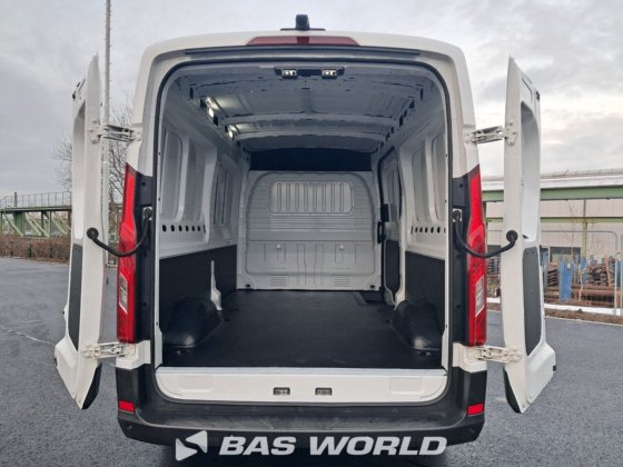 奔驰封闭箱式货车