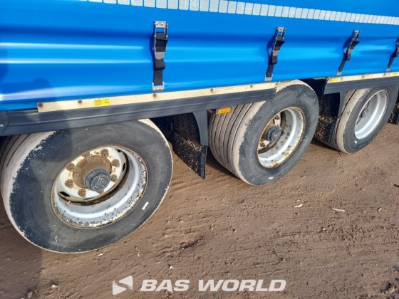 クローネカーテンサイドセミトレーラー