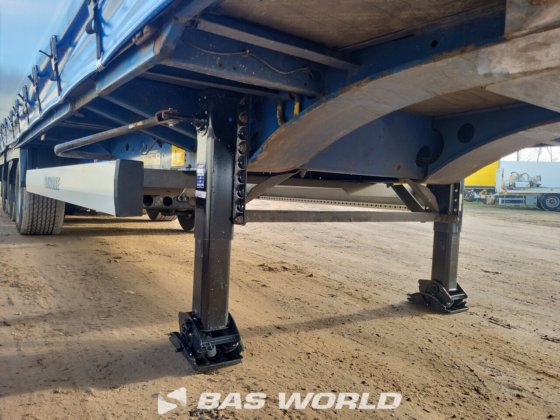 クローネカーテンサイドセミトレーラー