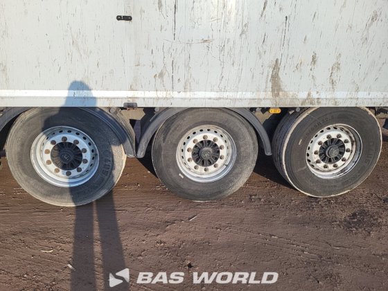 クナペン・ウォーキング・フロア