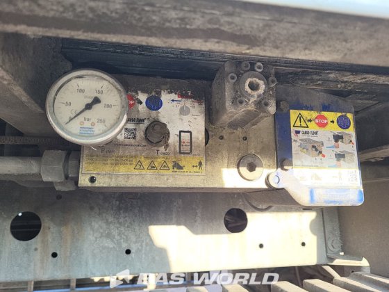 クナペン・ウォーキング・フロア