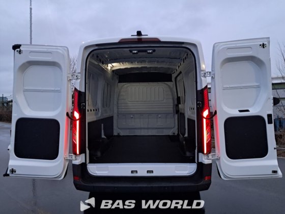 MAN 封闭箱式货车