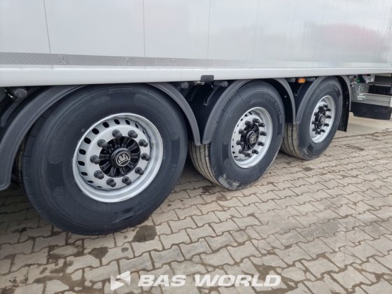 クナペン・ウォーキング・フロア