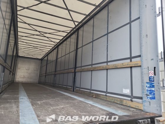 ケーゲル・カーテンサイド・セミトレーラー