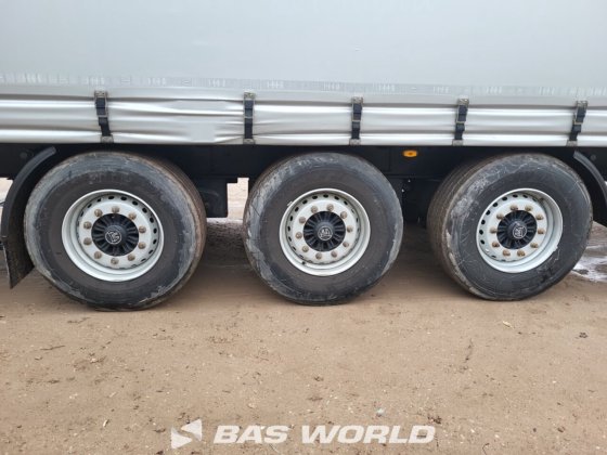 ケーゲル・カーテンサイド・セミトレーラー