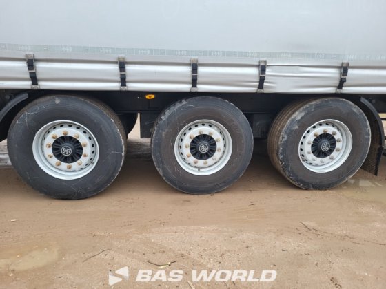 ケーゲル・カーテンサイド・セミトレーラー