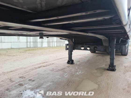 ケーゲル・カーテンサイド・セミトレーラー