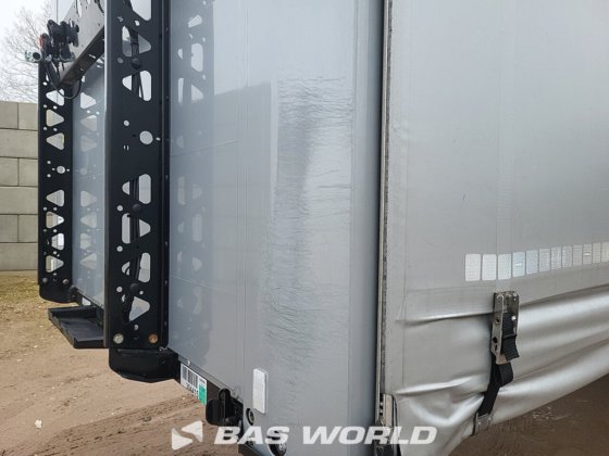 ケーゲル・カーテンサイド・セミトレーラー