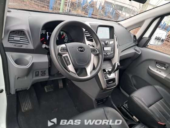 BYD封闭式厢式车