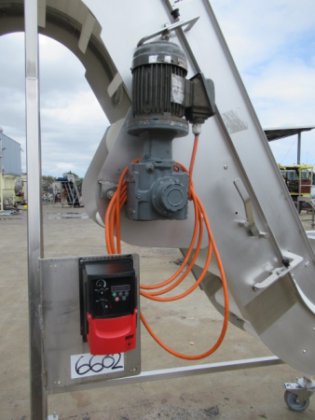 倾斜带式输送机，330 毫米宽 x 2000 毫米高